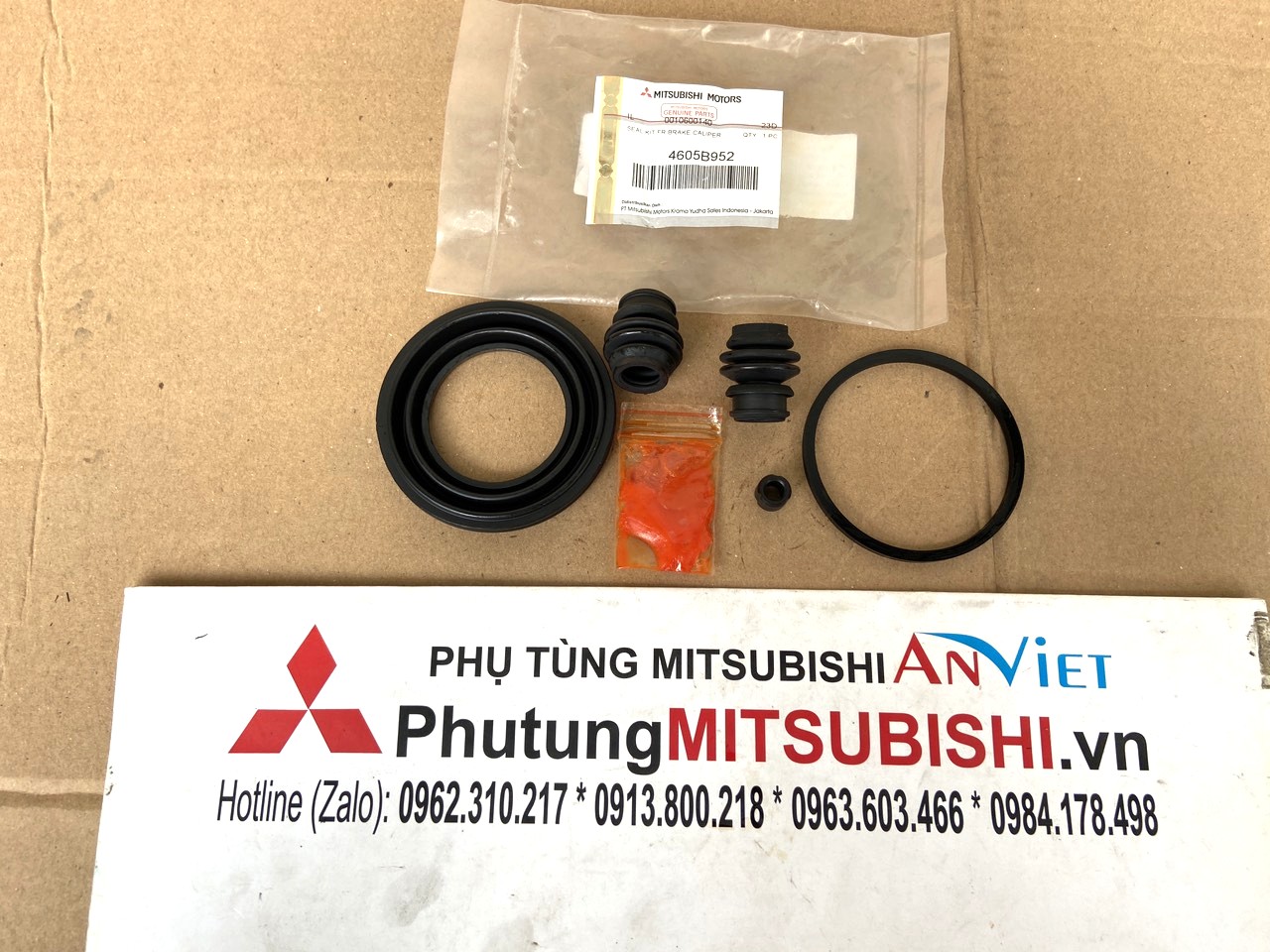 Cuppen chụp bụi phanh trước Mitsubishi Destinator DST 4605B952