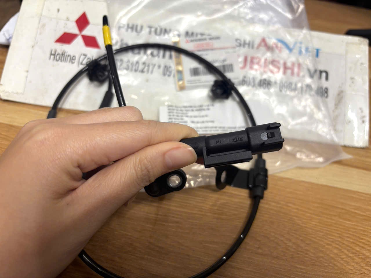 Dây cảm biến ABS bánh trước xe Mitsubishi Destinator DST 47911B000P 47910B000P