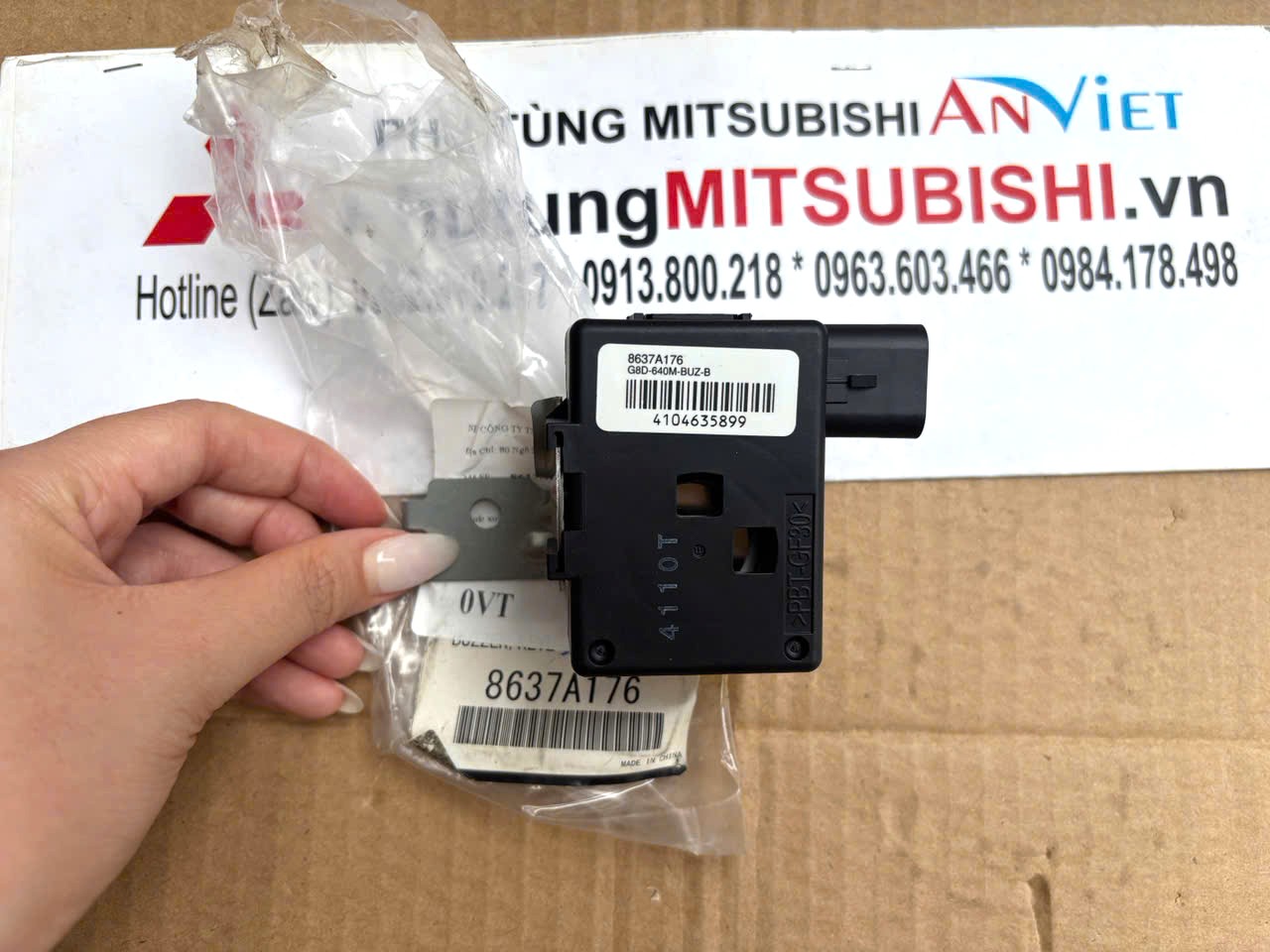 Hộp điều khiển tín hiệu chìa khóa từ xa Mitsubishi XForce 8637A176