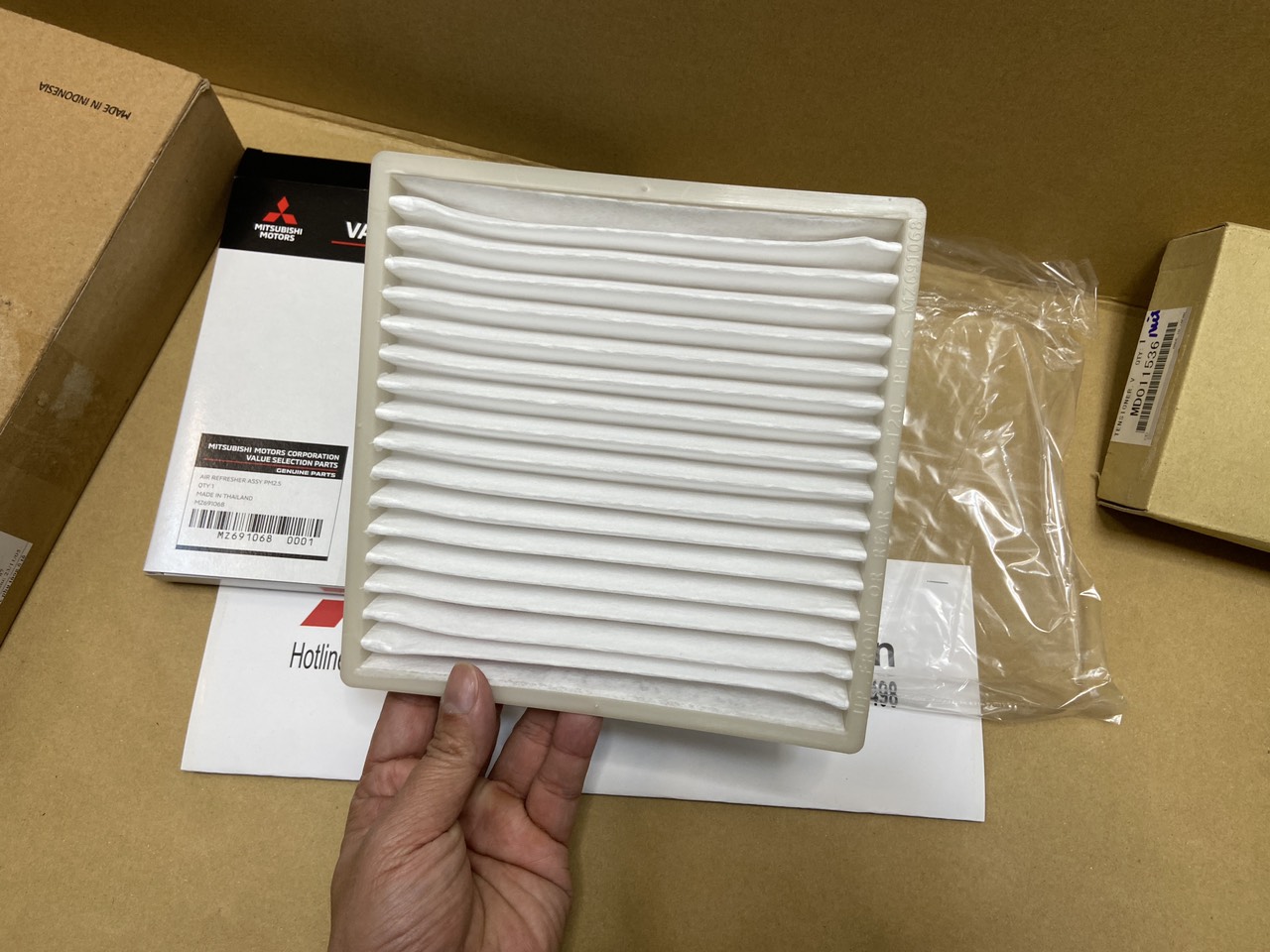 Lọc gió điều hòa Mitsubishi Destinator DST 7850A002 MZ691067 MZ691068