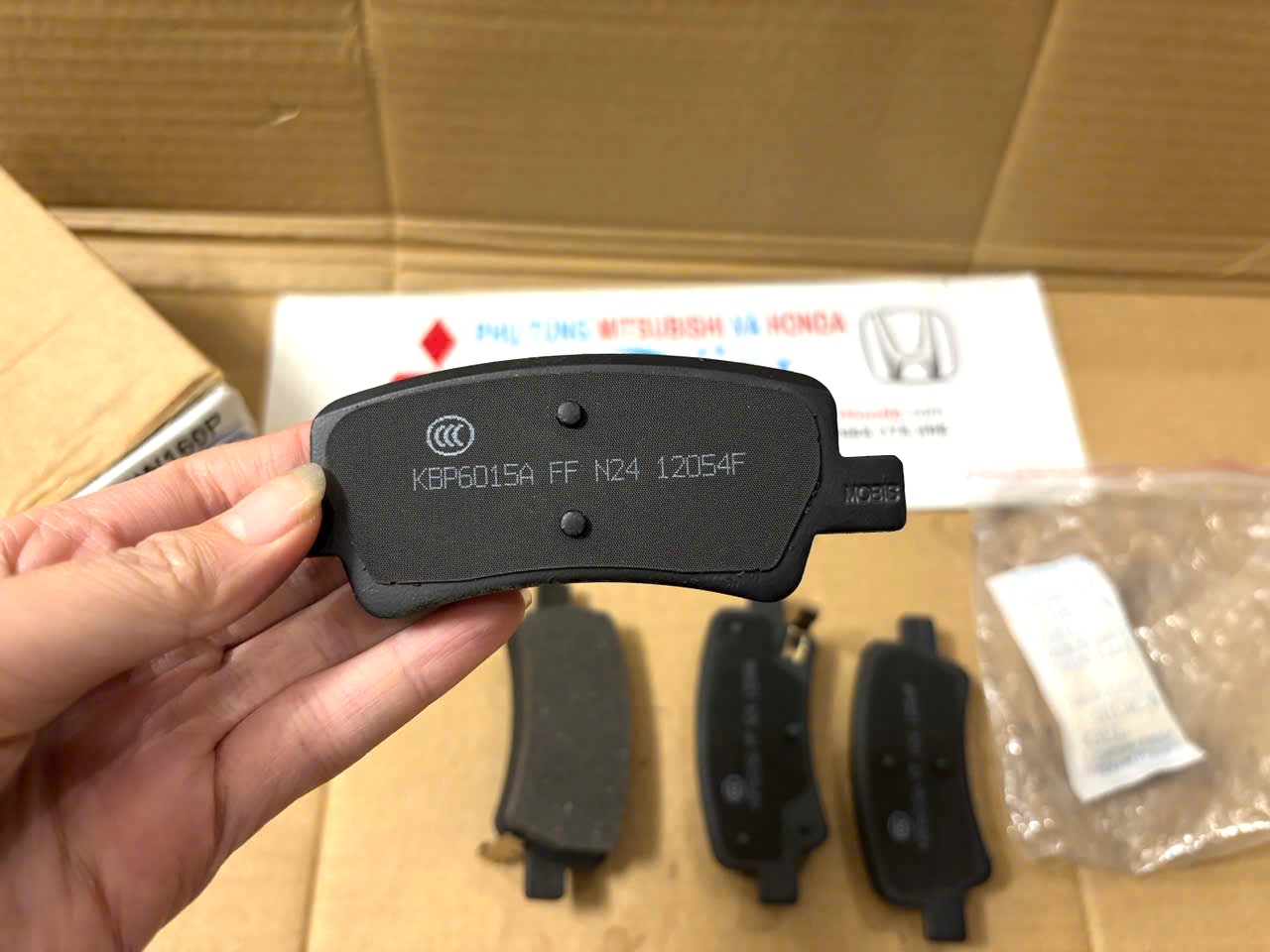 Má phanh sau, Bố thắng sau xe Mitsubishi Destinator DST 440A1W160P