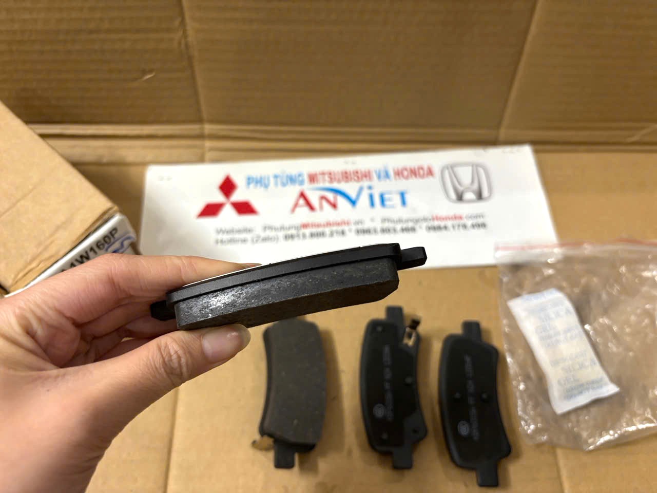 Má phanh sau, Bố thắng sau xe Mitsubishi Destinator DST 440A1W160P