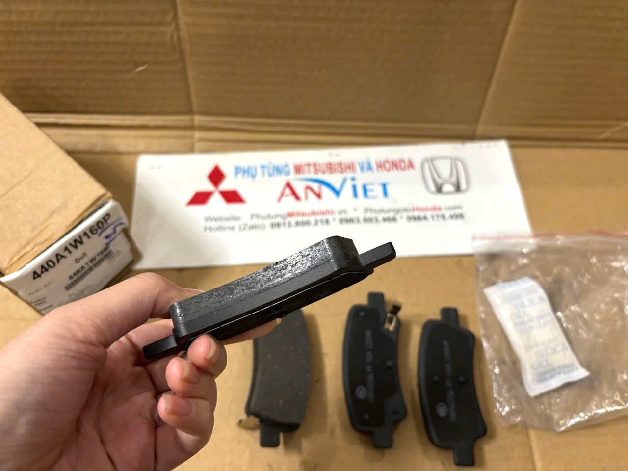 Má phanh sau, Bố thắng sau xe Mitsubishi Destinator DST 440A1W160P