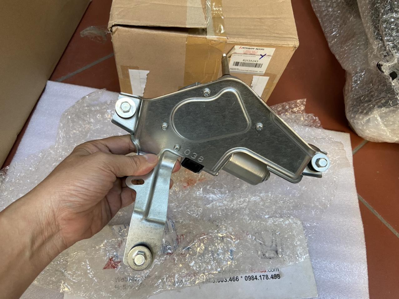 Mô tơ gạt mưa sau Mitsubishi Destinator DST 8253A243