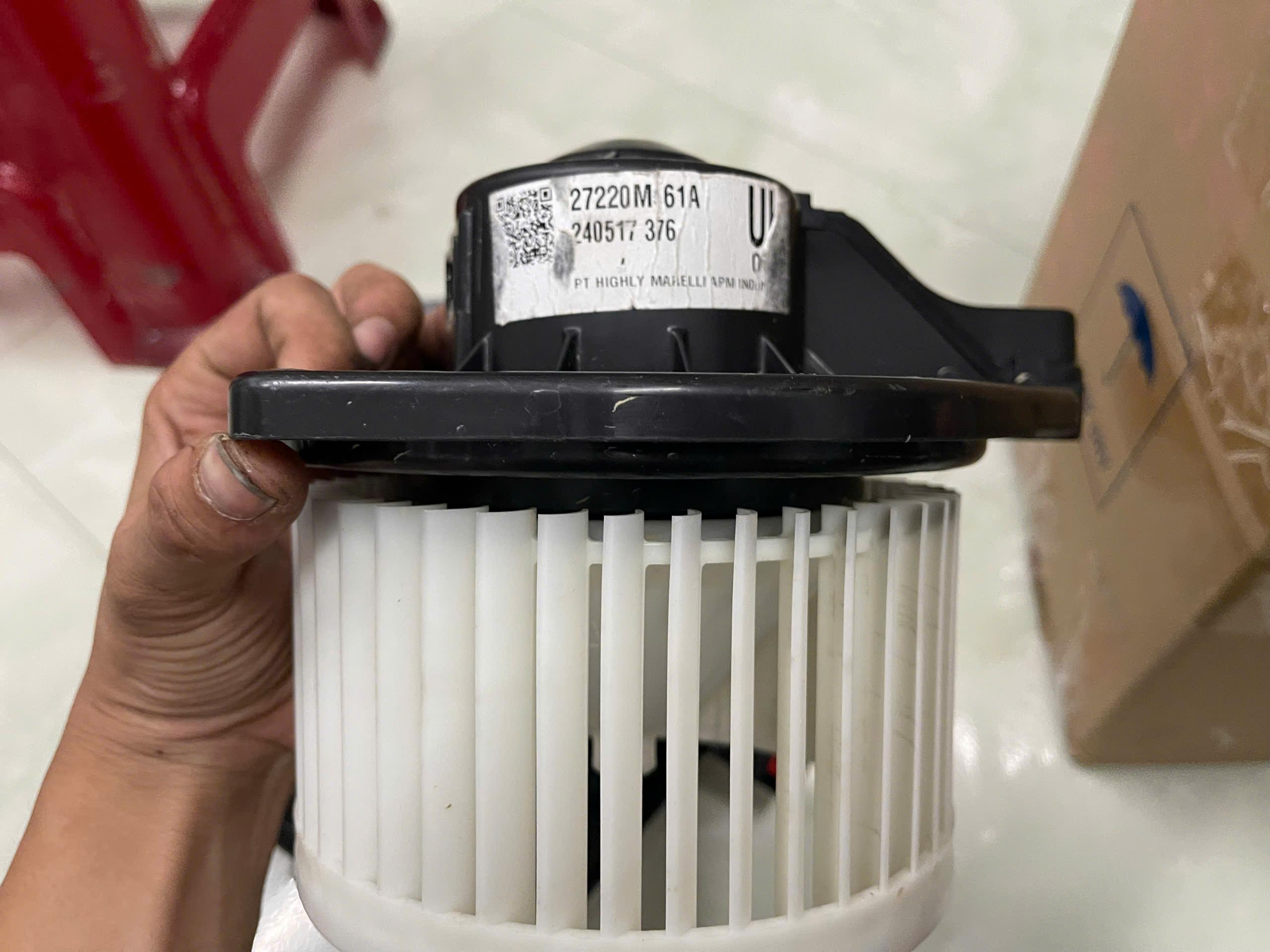 Mô tơ quạt lồng sóc dàn lạnh trong táp lô Mitsubishi Destinator DST 27220B030P