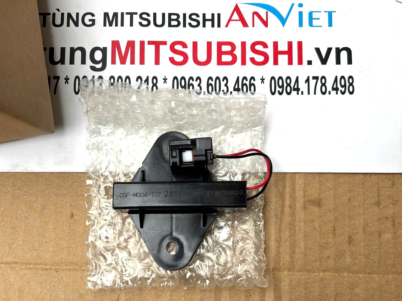Ăng ten nhận t&iacute;n hiệu ch&igrave;a kh&oacute;a trong xe chỗ h&ocirc;ng sau Mitsubishi XForce 285E9B000P
