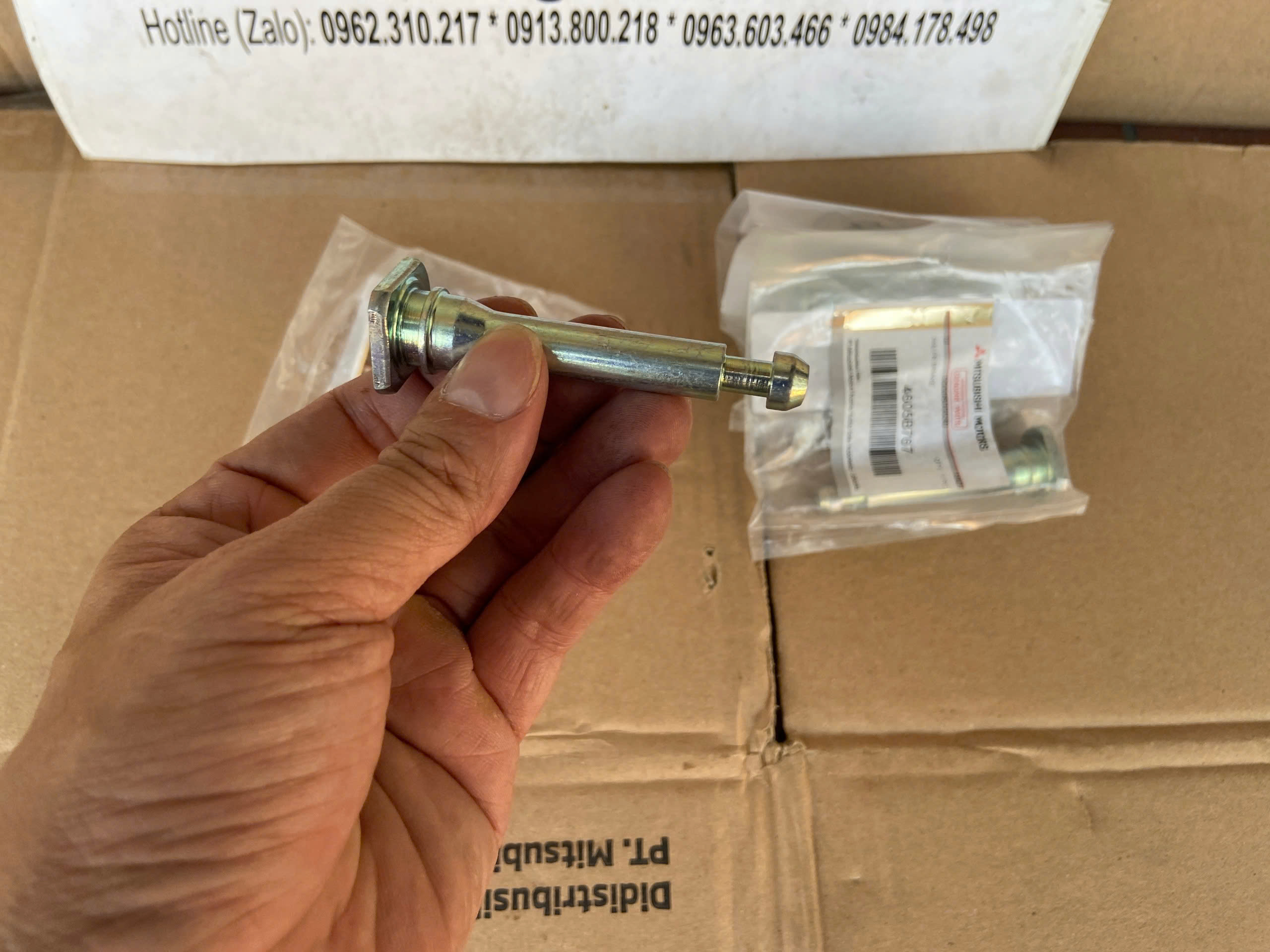 Suốt phanh xe Mitsubishi Destinator DST 4605B766 4605B767