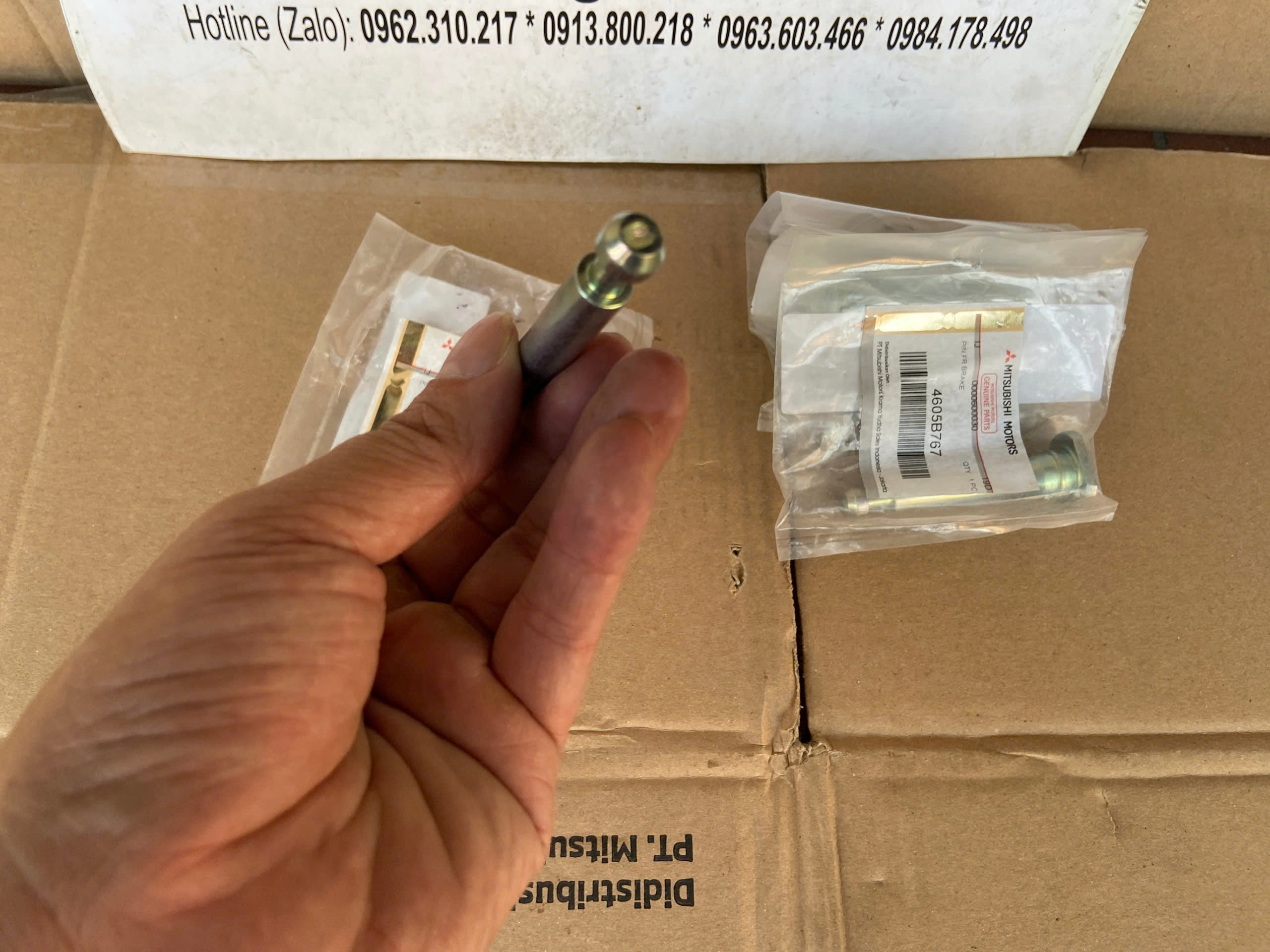 Suốt phanh xe Mitsubishi Destinator DST 4605B766 4605B767