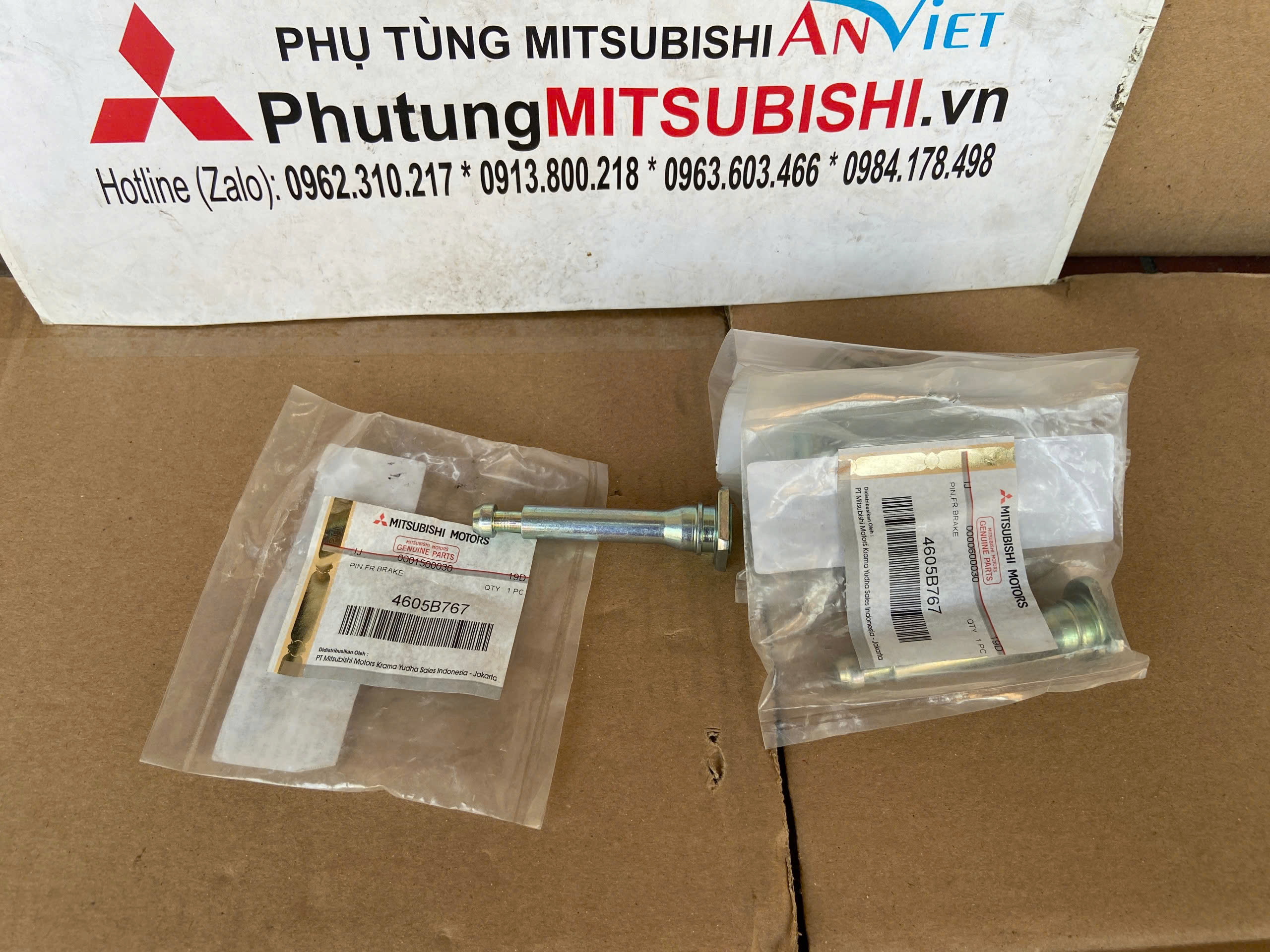 Suốt phanh xe Mitsubishi Destinator DST 4605B766 4605B767