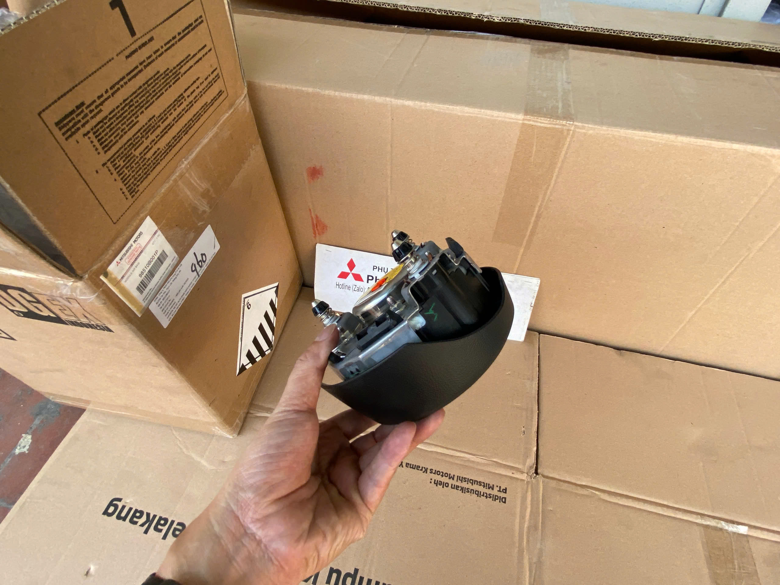 Túi khí Vô lăng xe Mitsubishi Destinator DST 98510B001P