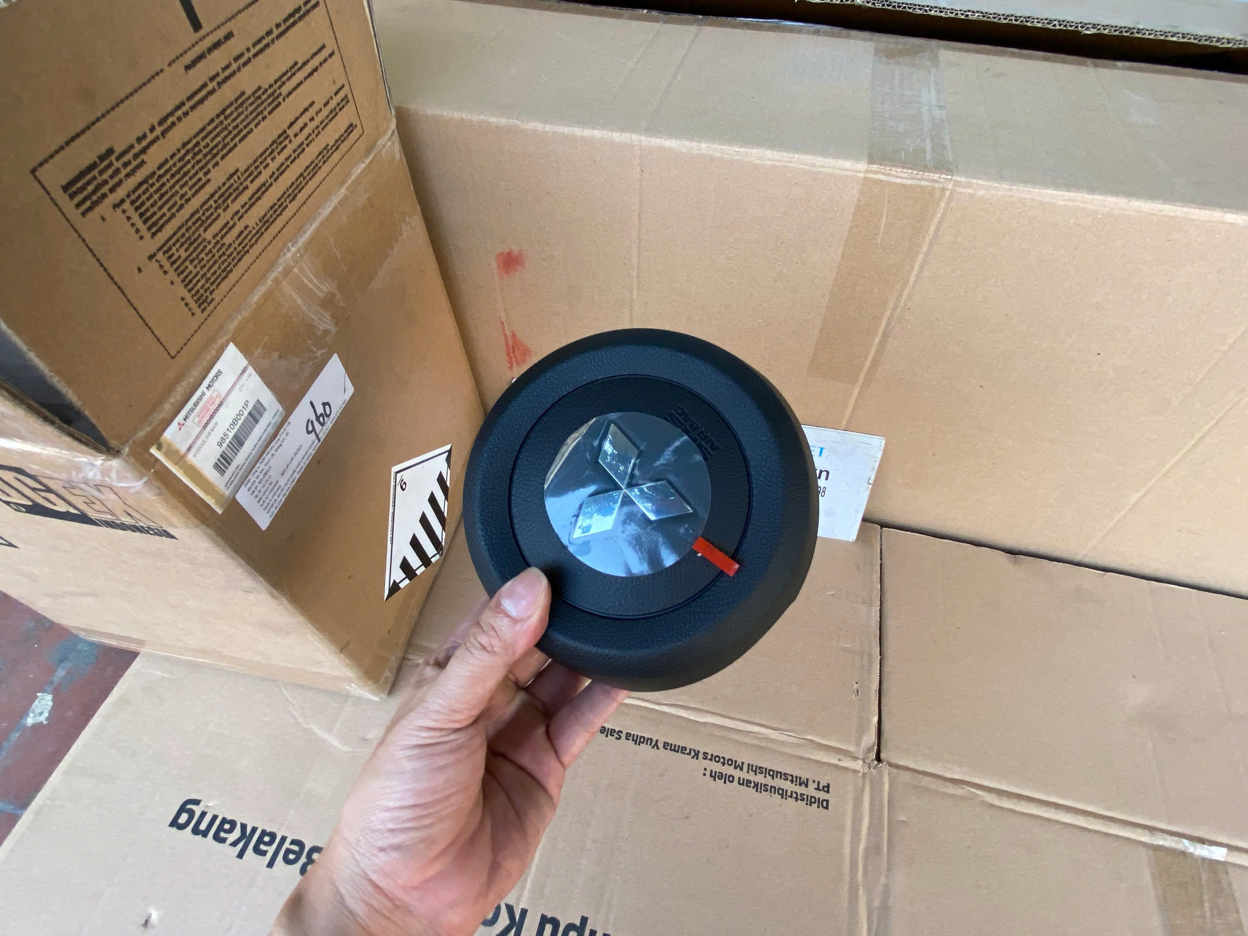 T&uacute;i kh&iacute; V&ocirc; lăng xe Mitsubishi Destinator DST