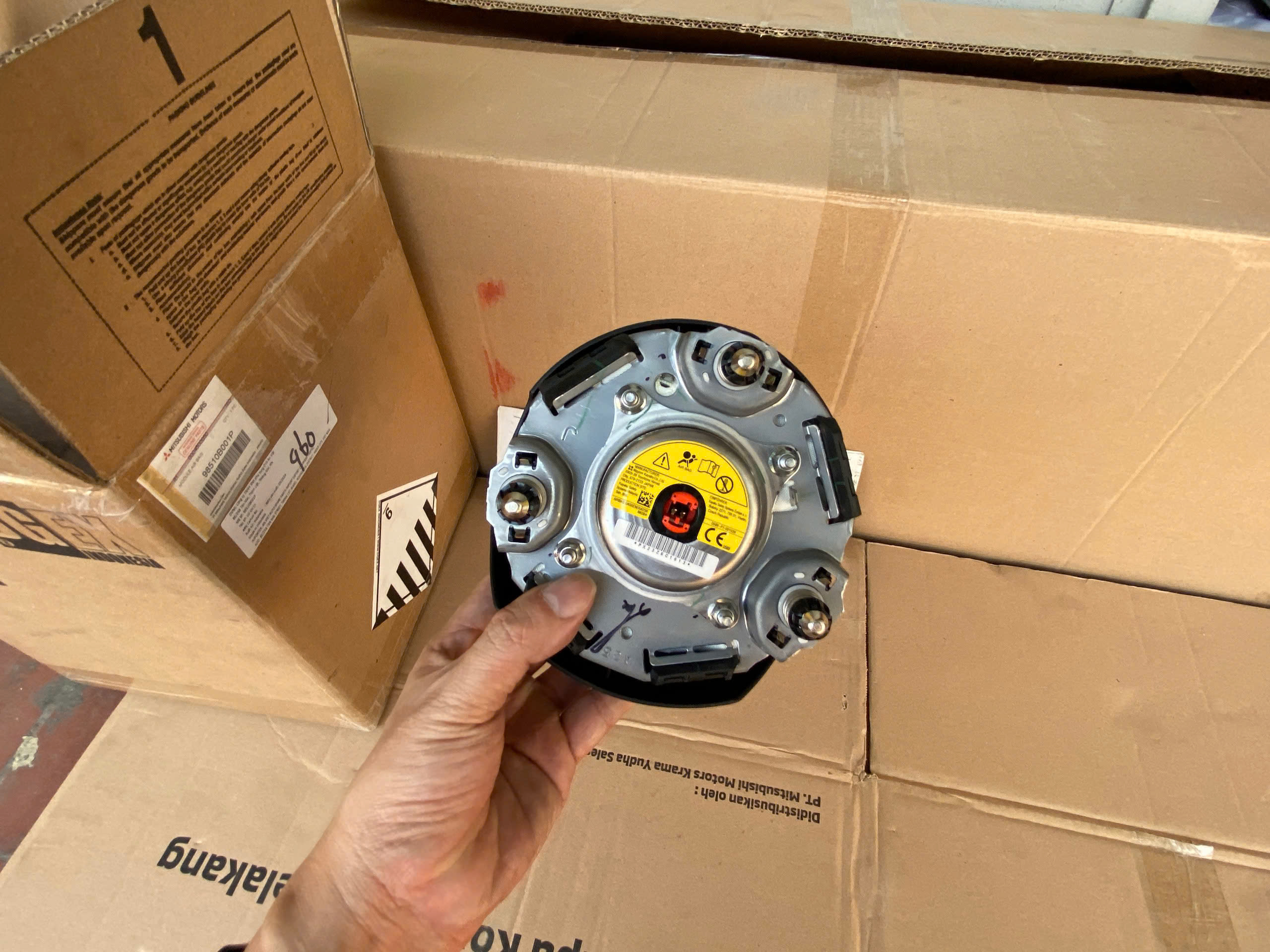 Túi khí Vô lăng xe Mitsubishi Destinator DST 98510B001P