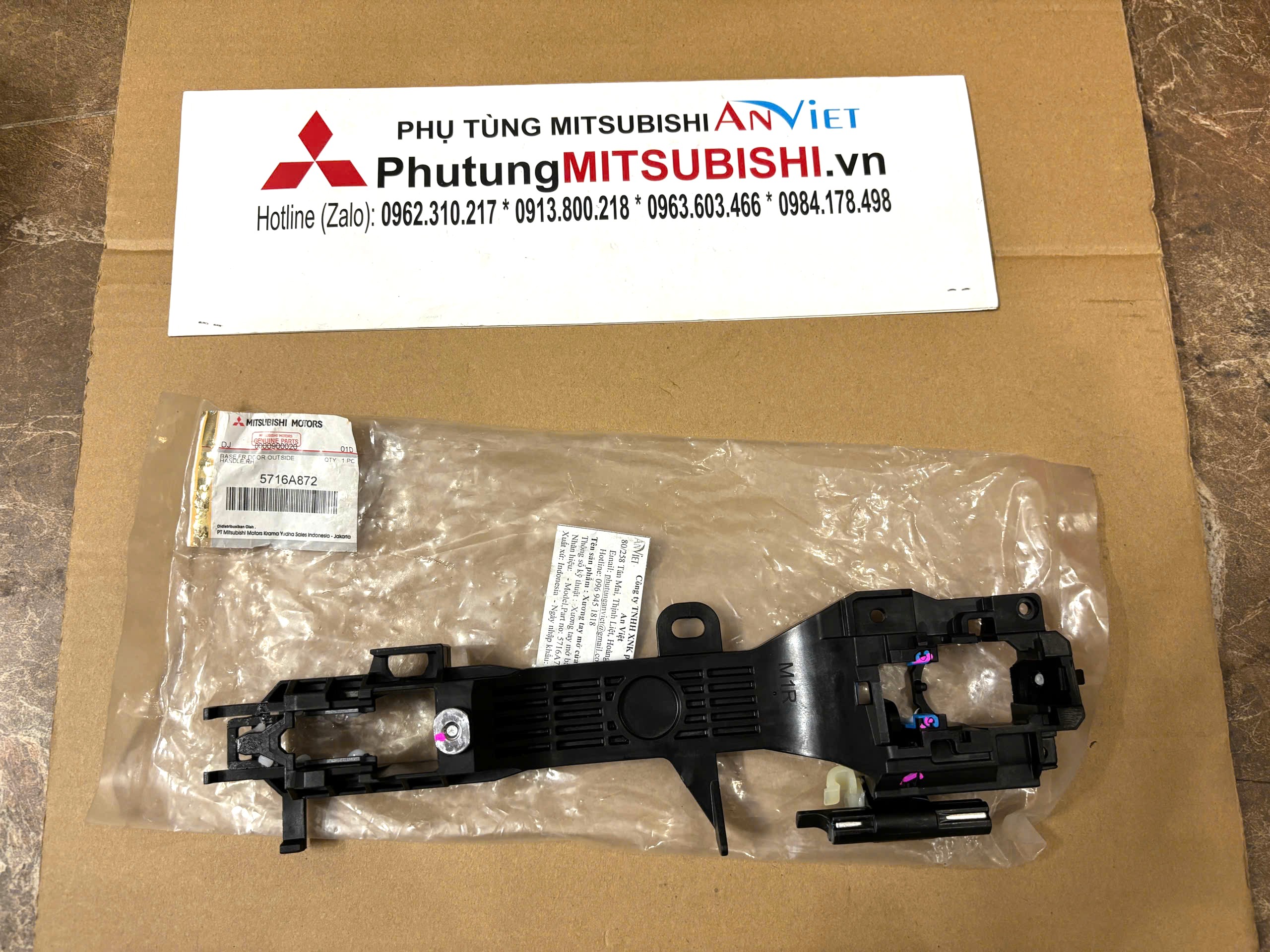 Xương tay mở cửa ngoài, Đế bắt tay mở cánh cửa Mitsubishi Destinator DST 5716A871 5716A872