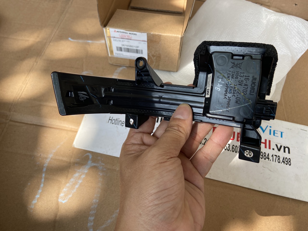 Xi nhan gương xe Mitsubishi Destinator DST 26165B010P 26160B010P 