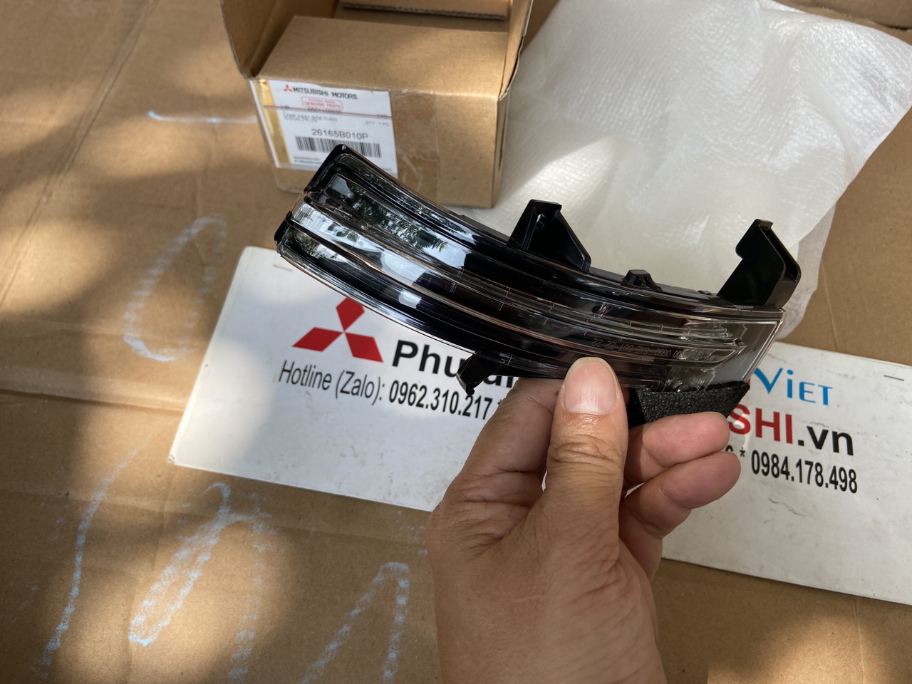 Xi nhan gương xe Mitsubishi Destinator DST 26165B010P 26160B010P 