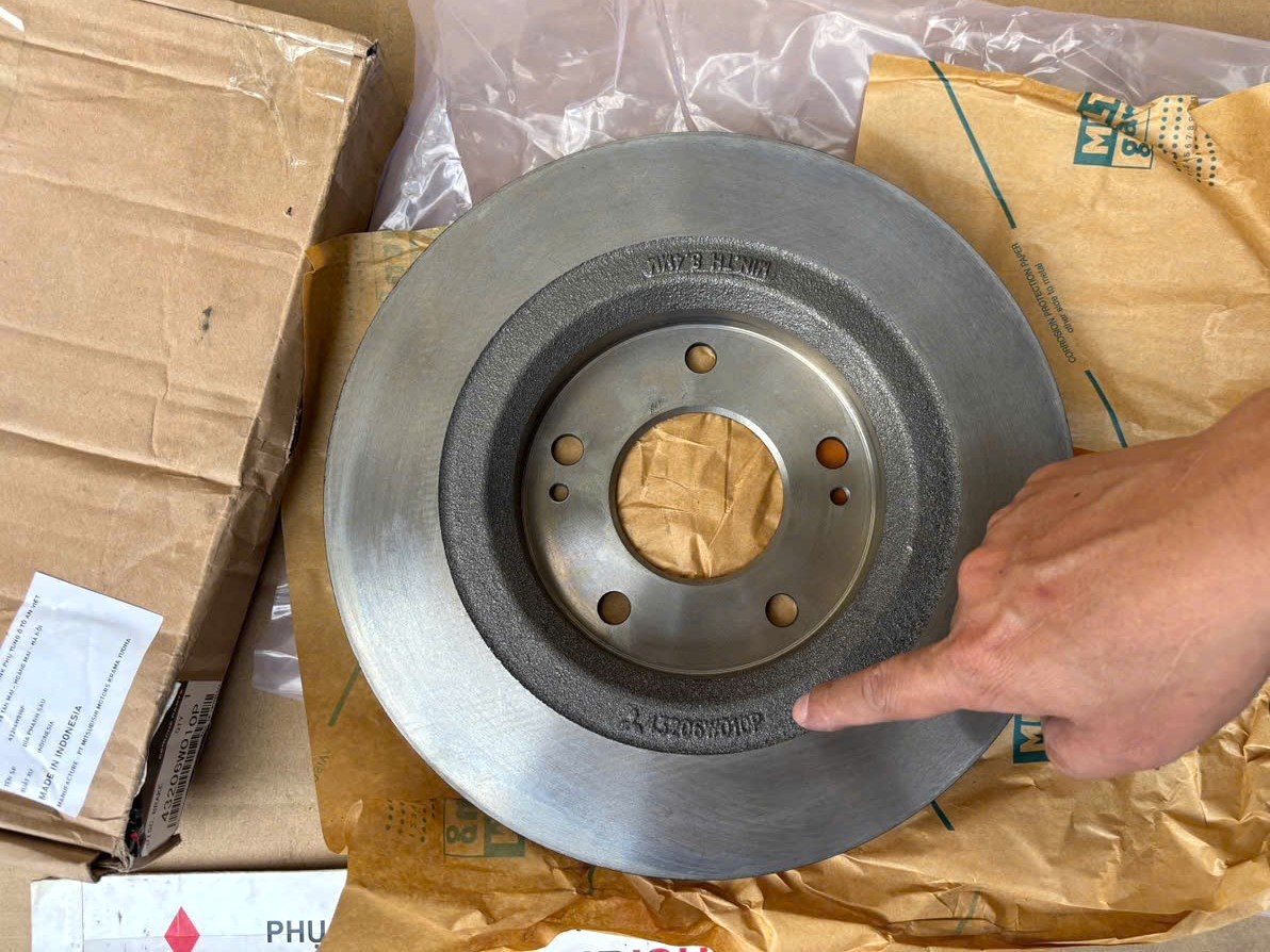 Đĩa phanh, Đĩa thắng sau xe Mitsubishi Destinator DST 43206W010P