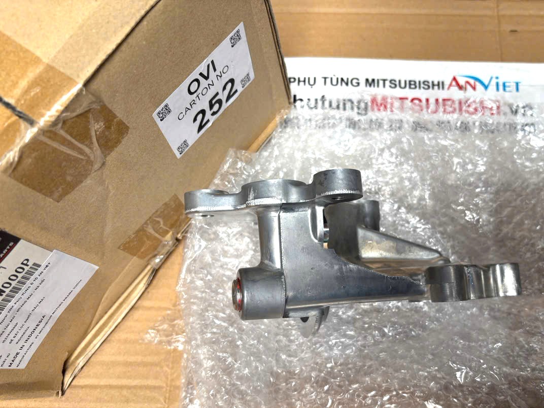 Đế bắt lọc nhớt, giá bắt cụm lọc dầu máy Mitsubishi Destinator DST 15238W000P