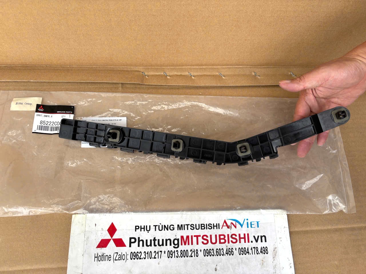 Cá cài cản sau, cá cài ba đờ sốc sau Mitsubishi Destinator DST 85222C000P 85223C000P