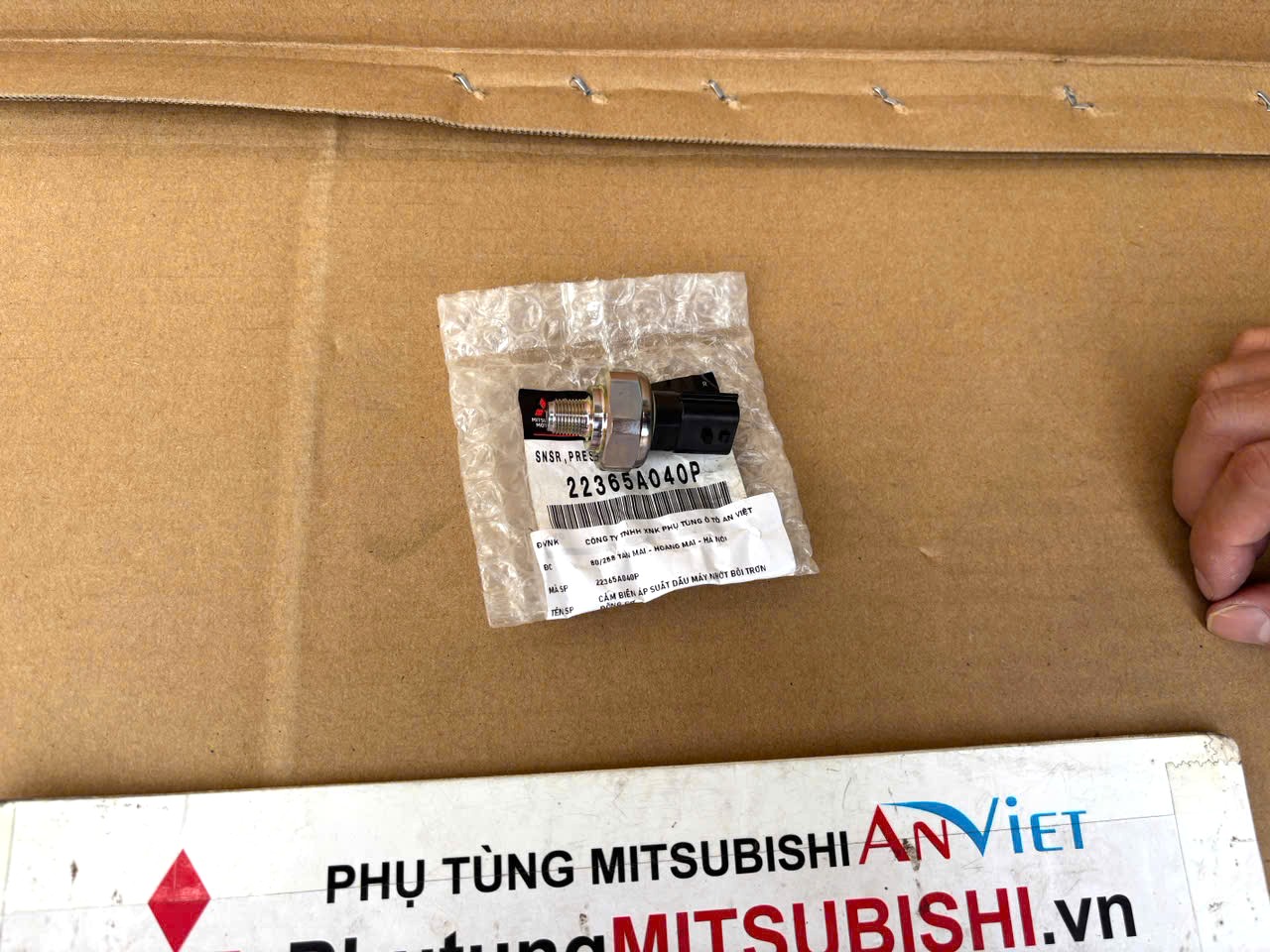 Cảm biến áp suất dầu máy nhớt bôi trơn động cơ Mitsubishi Destinator DST 22365A040P