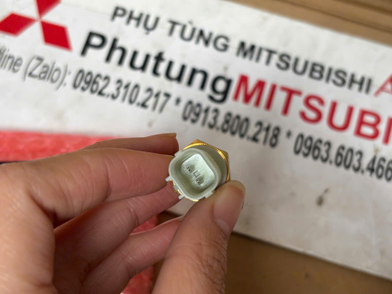 Cảm biến nhiệt độ dầu máy bôi trơn động cơ Mitsubishi Destinator DST 22630A030P