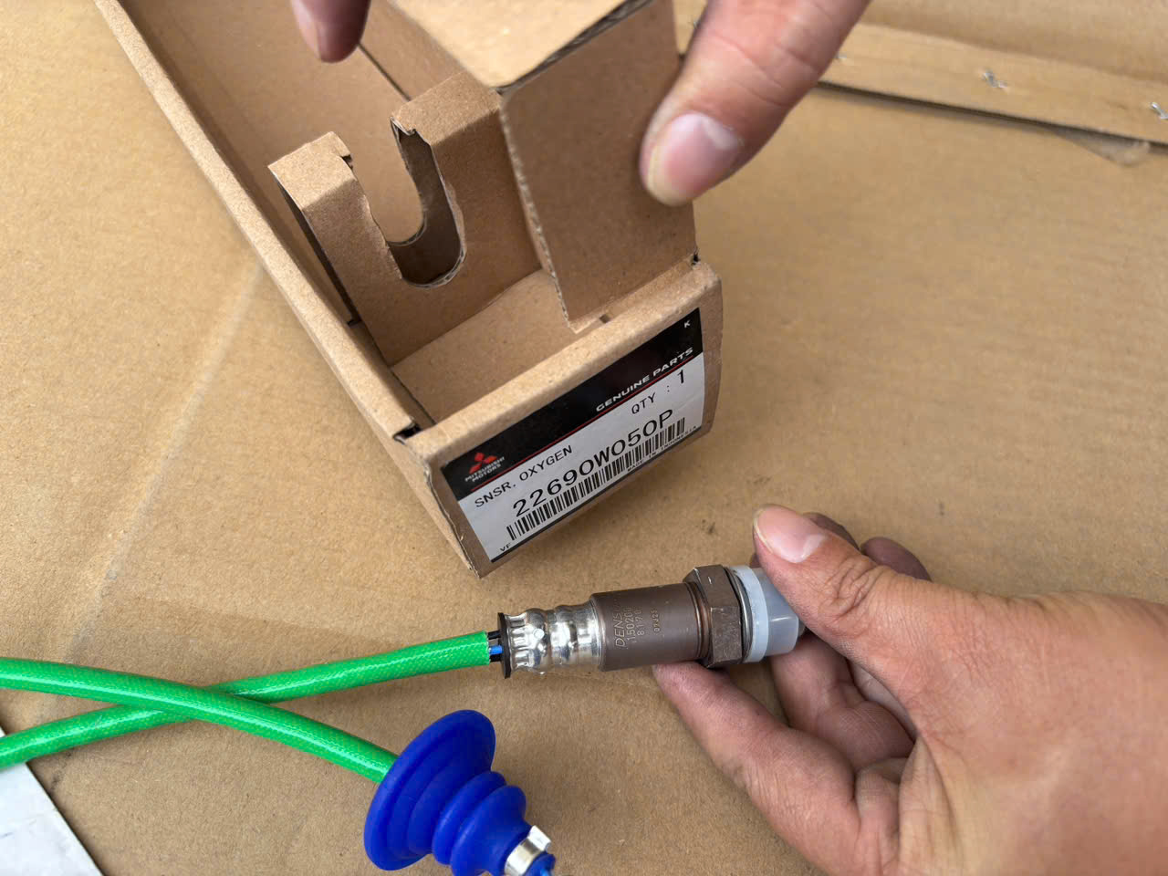 Cảm biến oxi, Cảm biến kh&iacute; xả thải Mitsubishi Destinator DST kh&ocirc;ng mũ