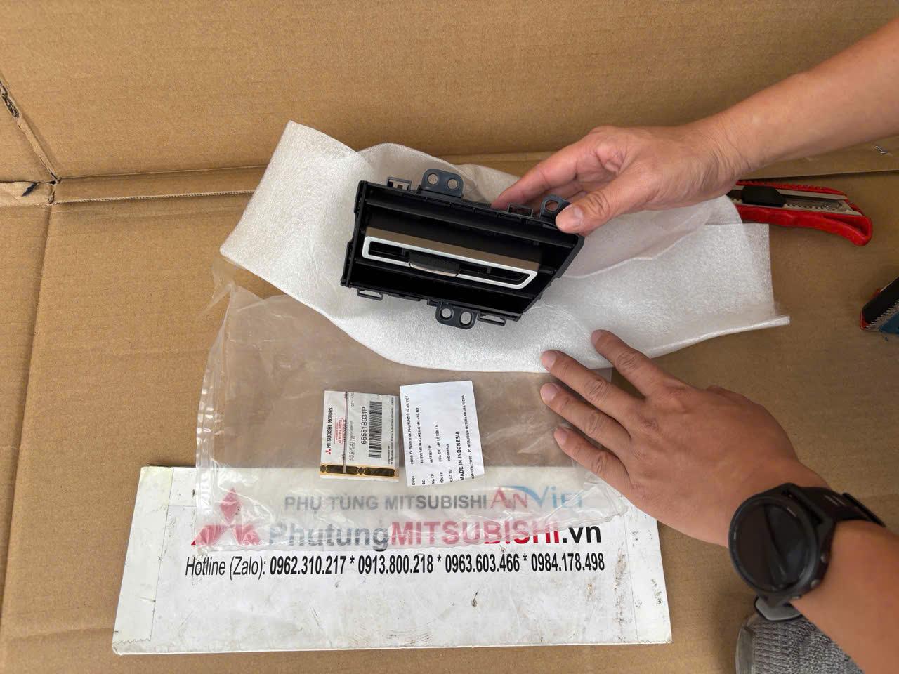 Cửa gió điều hòa táp lô Mitsubishi XForce 66551B031P 66550B031P