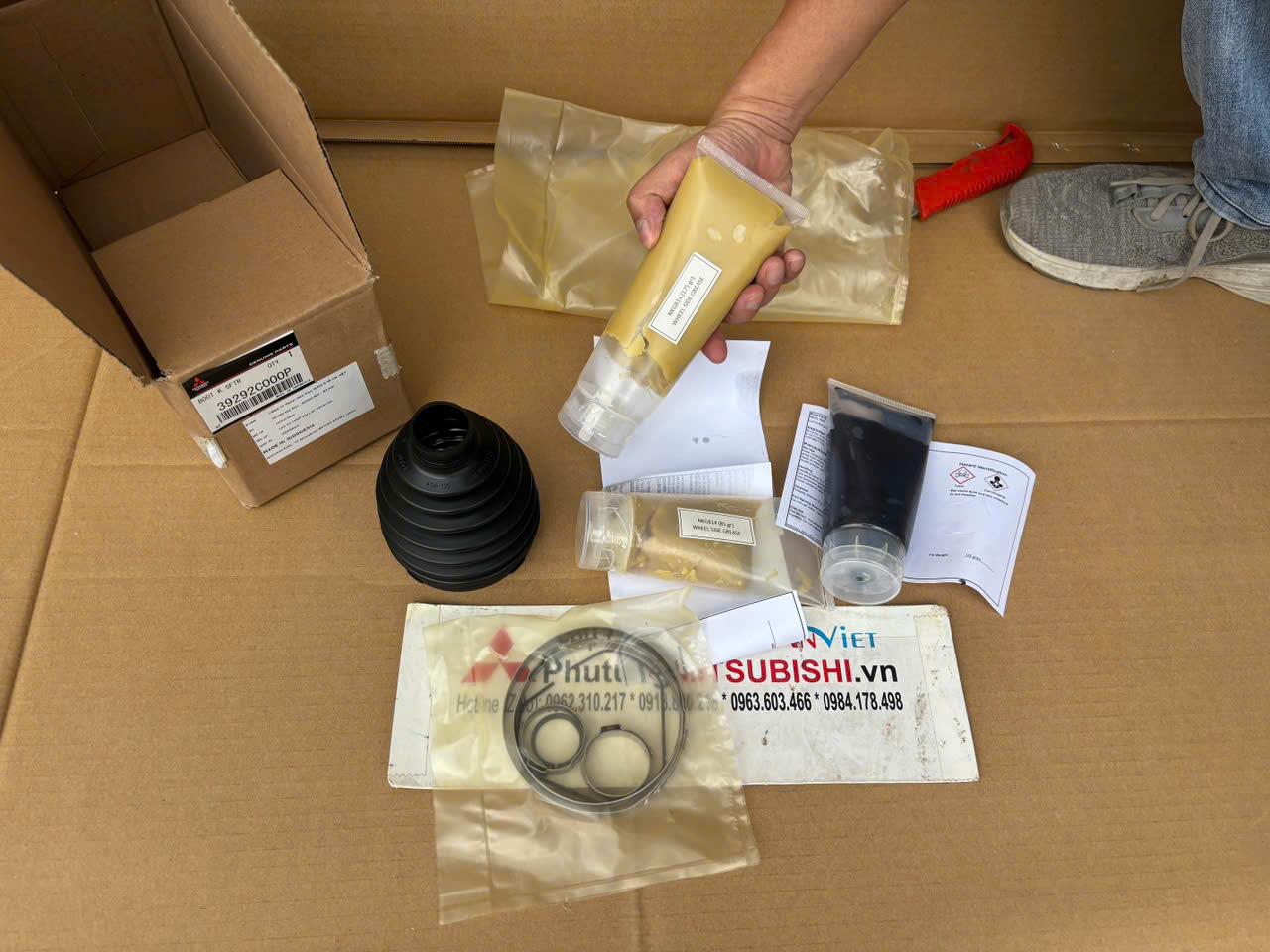 Cao su chụp bụi láp ngoài Mitsubishi Destinator DST 39292C000P 39293C000P