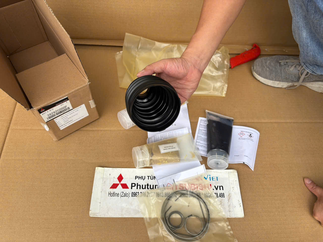 Cao su chụp bụi láp ngoài Mitsubishi Destinator DST 39292C000P 39293C000P