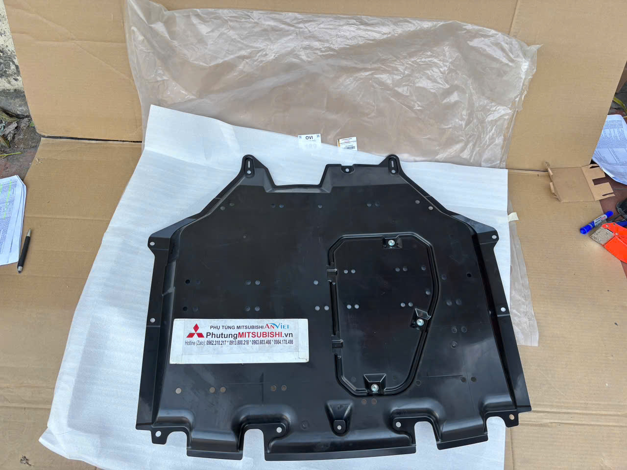 Chắn bùn gầm máy trước Mitsubishi XForce 75830B000P