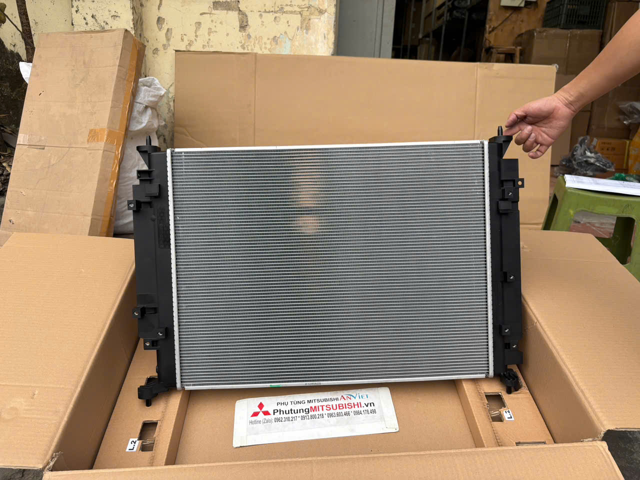 Két nước xe Mitsubishi Destinator 21410W450P