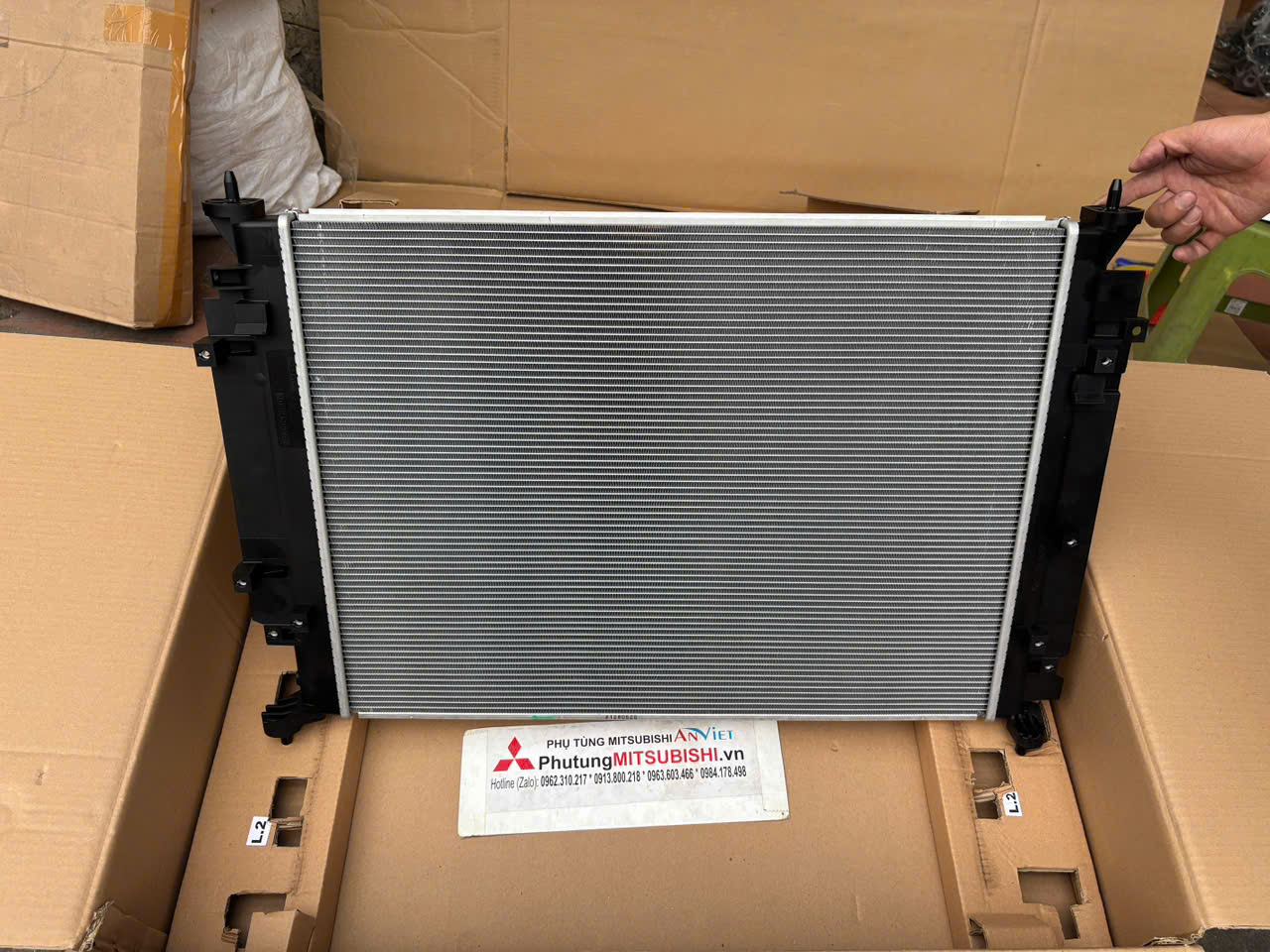 Két nước xe Mitsubishi Destinator 21410W450P