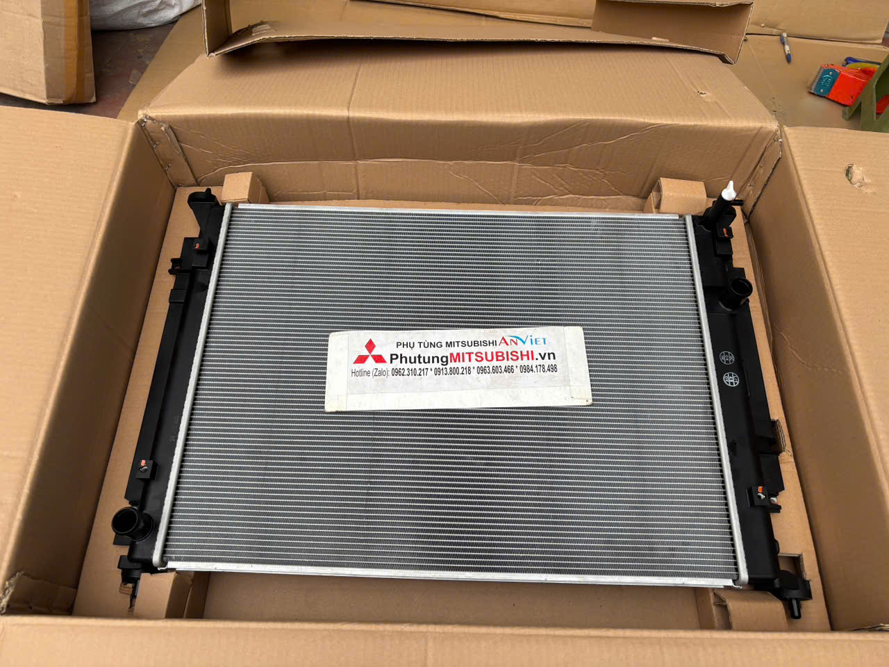 Két nước xe Mitsubishi Destinator 21410W450P