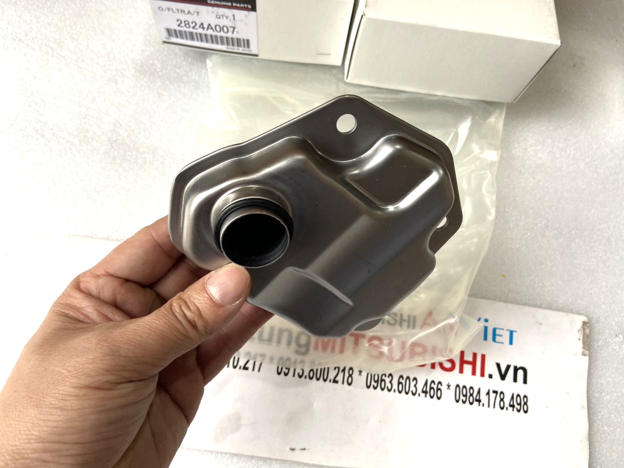 Lọc dầu nhớt hộp số tự động Mitsubishi Destinator DST 2824A007