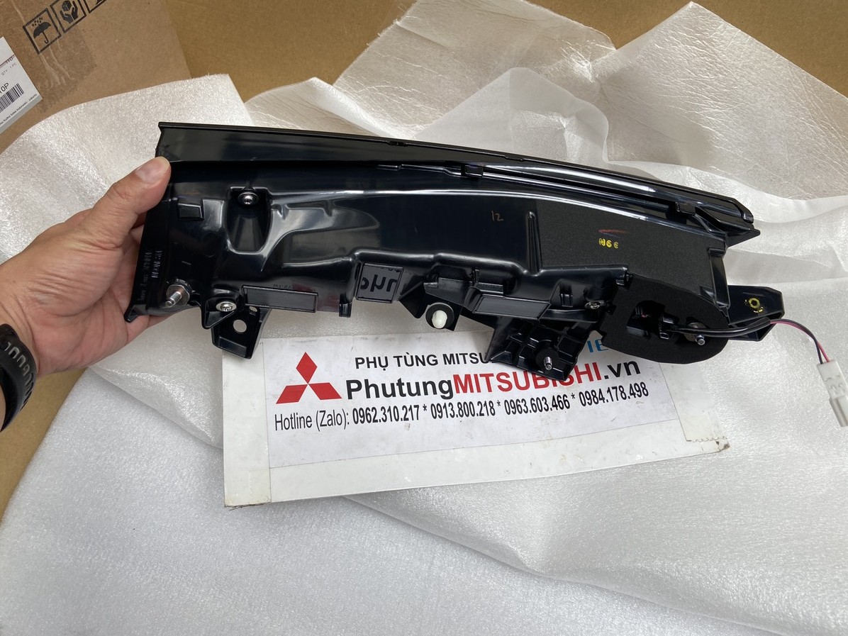 Đèn hậu miếng trong, đèn hậu trên cốp xe Mitsubishi Destinator DST 26550C010P 26555C010P