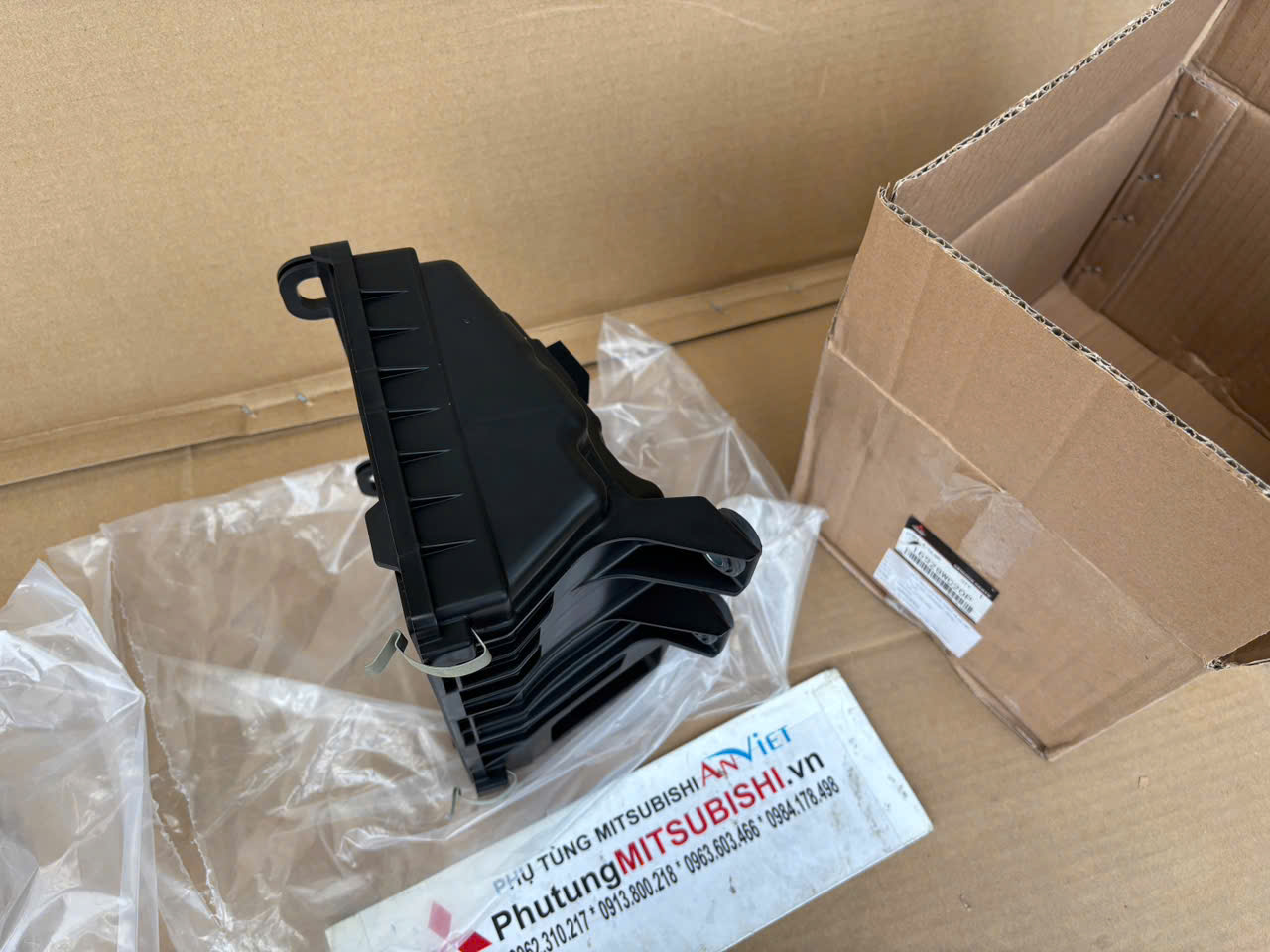 Nắp bầu, Nắp hộp lọc gió phía dưới Mitsubishi Destinator DST 16528W020P