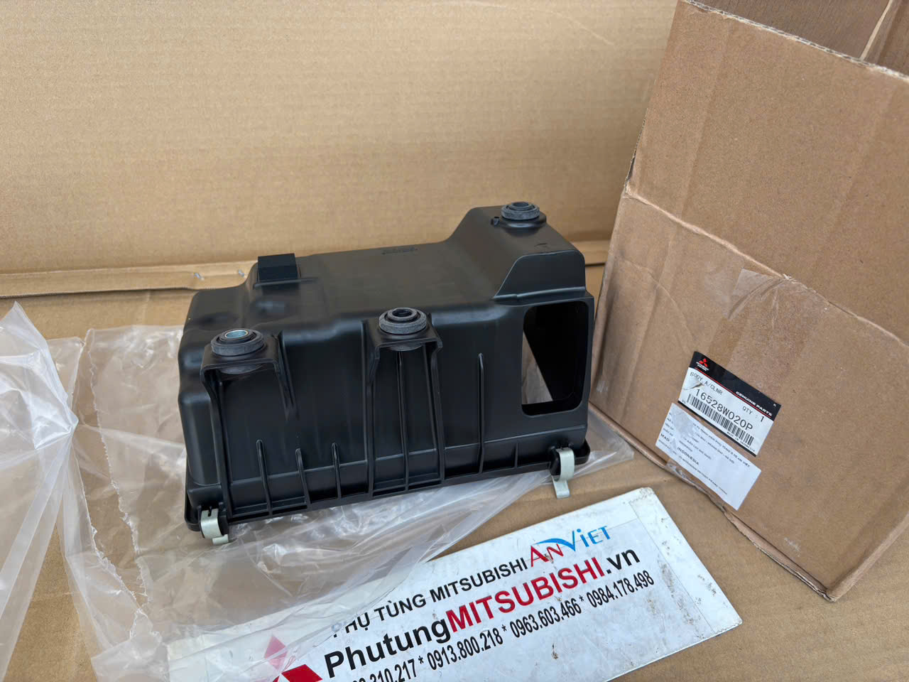 Nắp bầu, Nắp hộp lọc gió phía dưới Mitsubishi Destinator DST 16528W020P