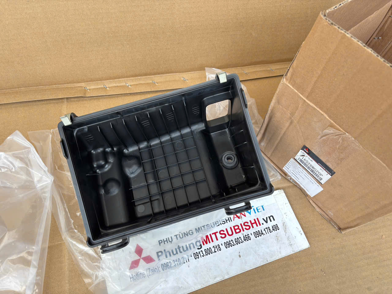 Nắp bầu, Nắp hộp lọc gió phía dưới Mitsubishi Destinator DST 16528W020P