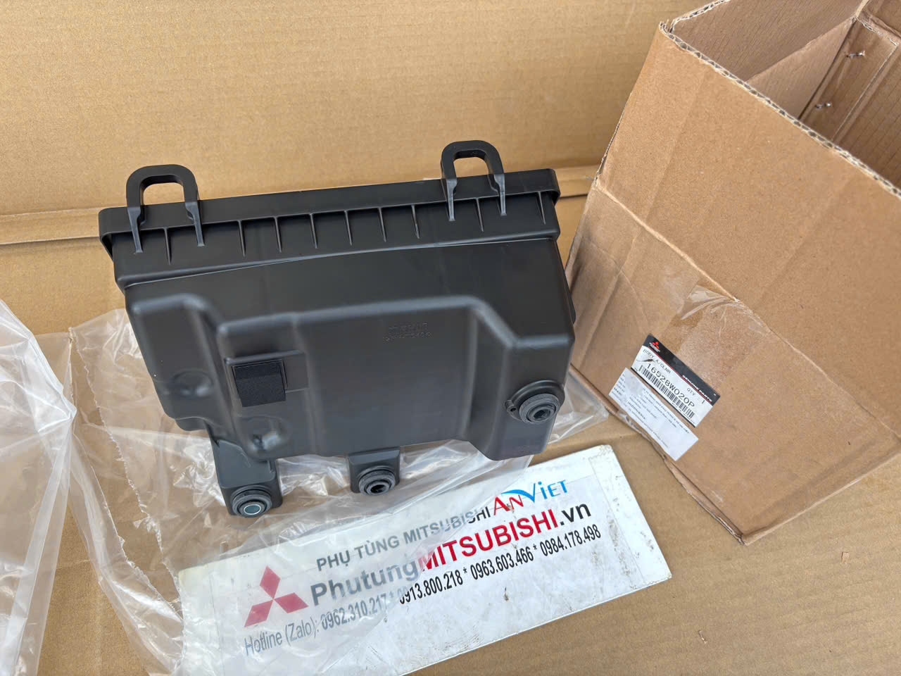 Nắp bầu, Nắp hộp lọc gió phía dưới Mitsubishi Destinator DST 16528W020P