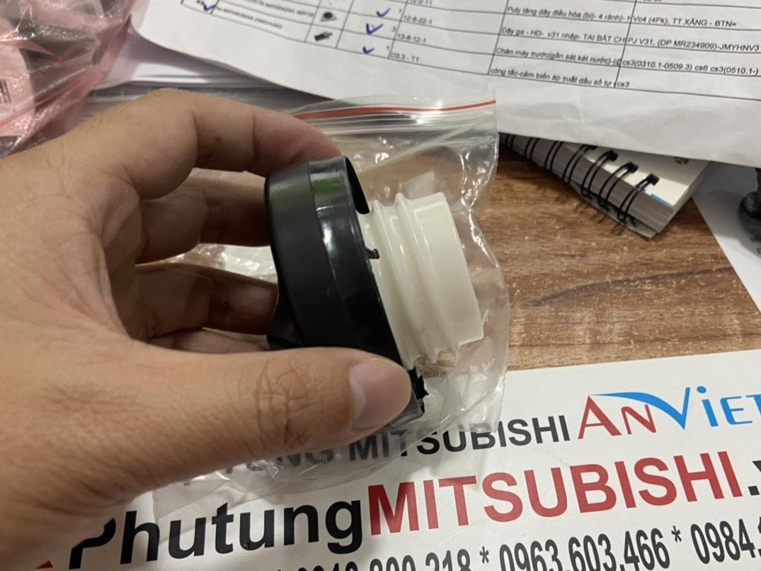 Nắp vặn bình xăng nhiên liệu Mitsubishi Destinator DST 1711A079
