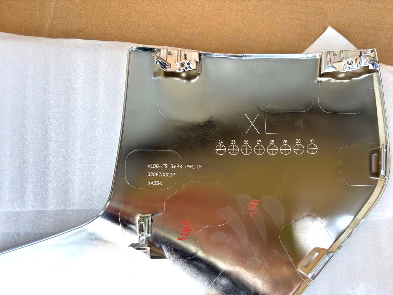 Ốp nhựa viền dưới đèn pha trang trí cản trước Mitsubishi Destinator DST 62086C000P 62087C000P