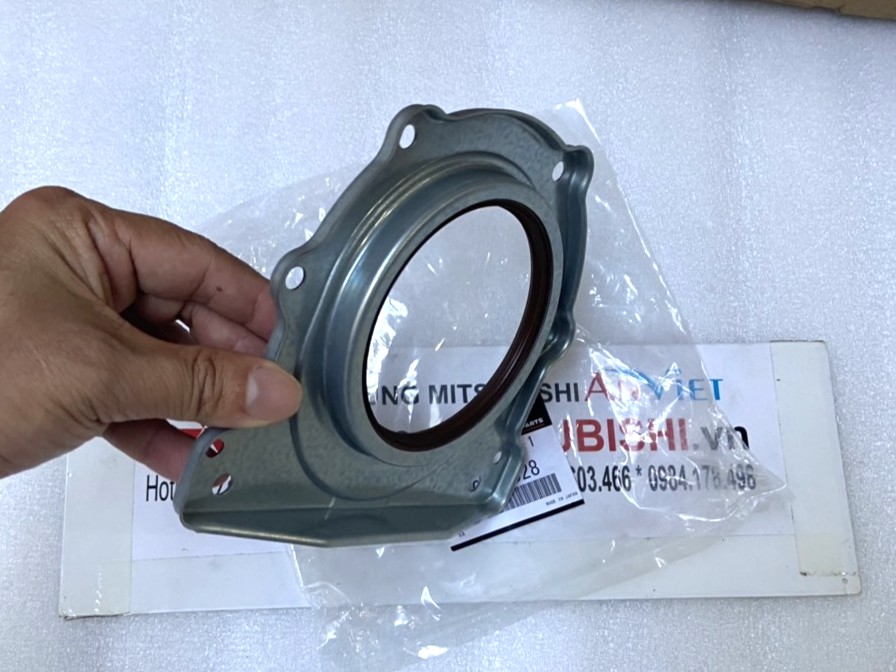 Phớt đuôi trục cơ Mitsubishi Destinator DST 1052B328