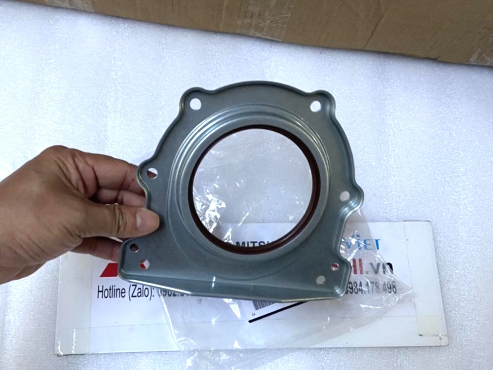 Phớt đuôi trục cơ Mitsubishi Destinator DST 1052B328