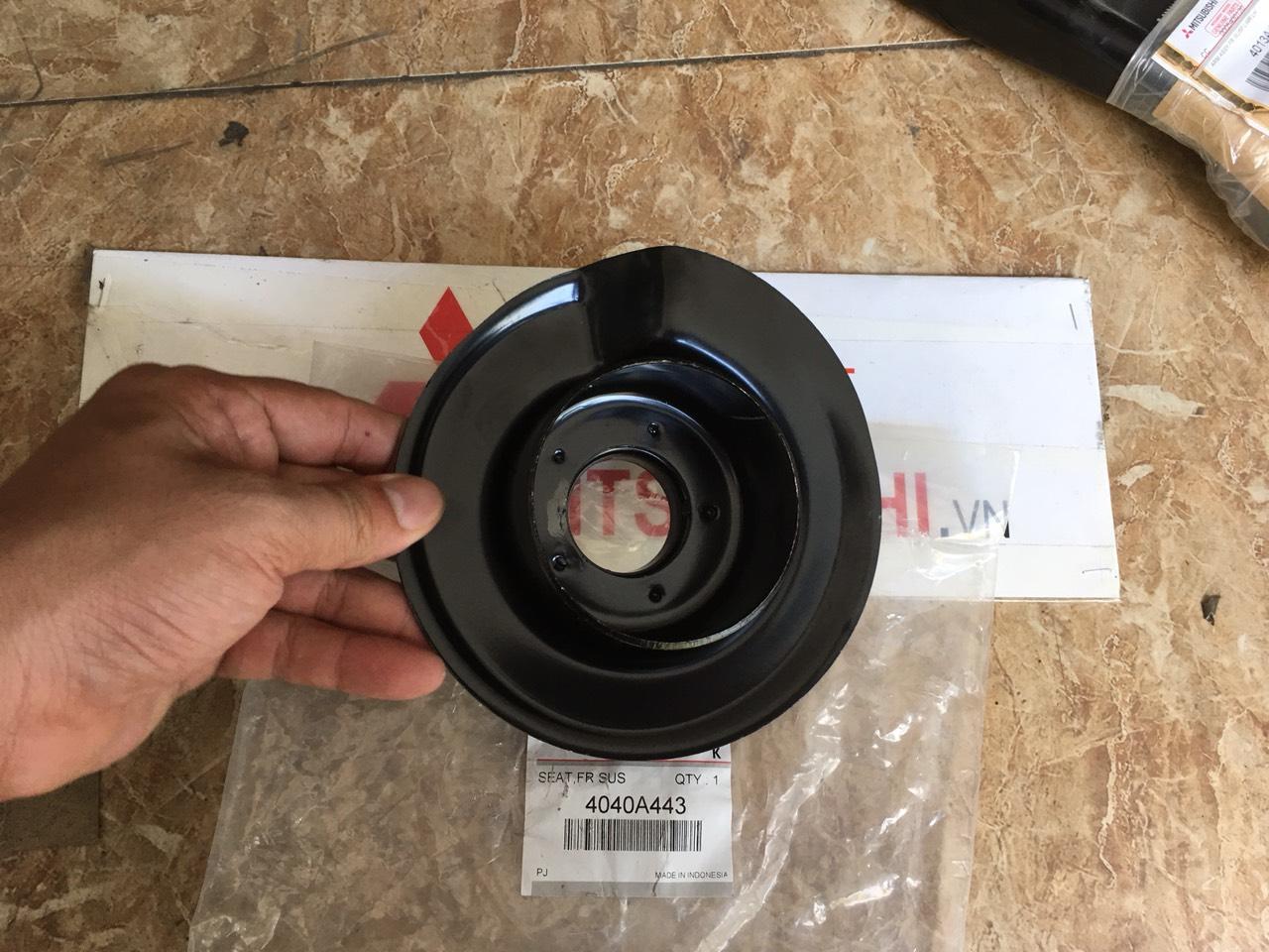 Sắt đỡ lò xo giảm xóc trước phía trên, Bát Bèo Xe Mitsubishi Destinator DST 4040A443