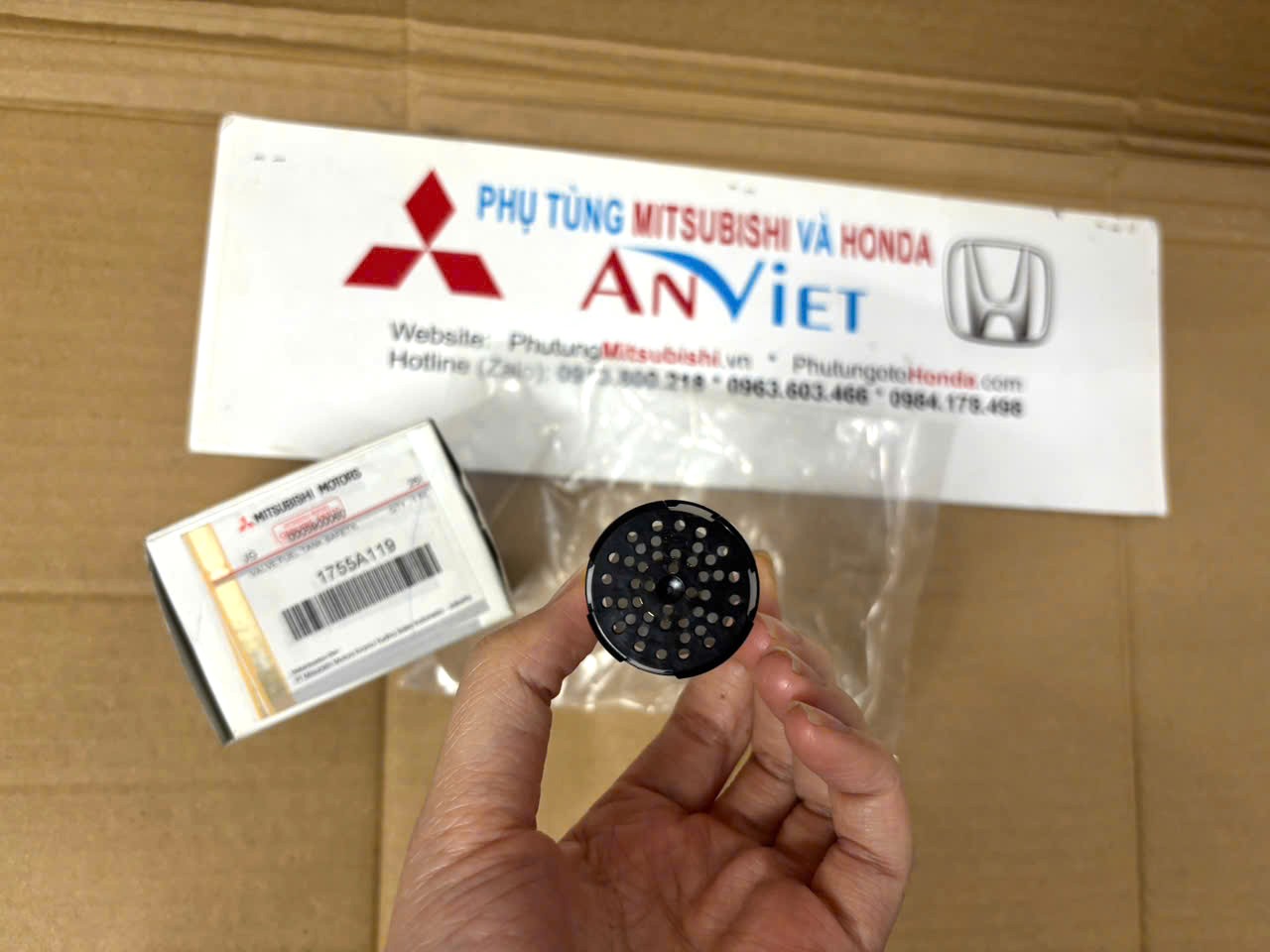 Van điều áp bơm xăng, nhiên liệu xe Mitsubishi Destinator DST 1755A119