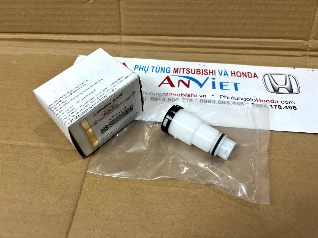 Van điều áp bơm xăng, nhiên liệu xe Mitsubishi Destinator DST 1755A119