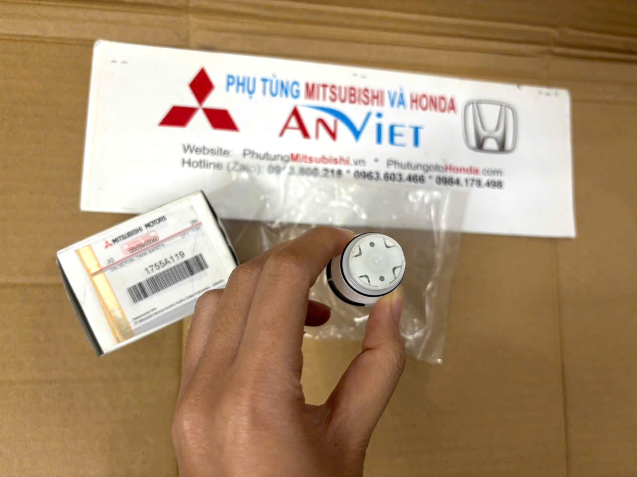 Van điều áp bơm xăng, nhiên liệu xe Mitsubishi Destinator DST 1755A119