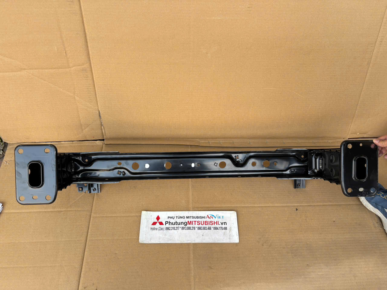 Xương giằng ngang đầu xe giữa đỡ cản trước Mitsubishi Destinator DST 62030B030P