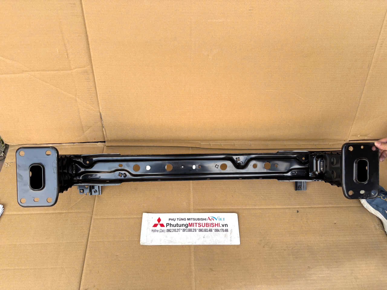 Xương giằng ngang đầu xe giữa đỡ cản trước Mitsubishi Destinator DST 62030B030P