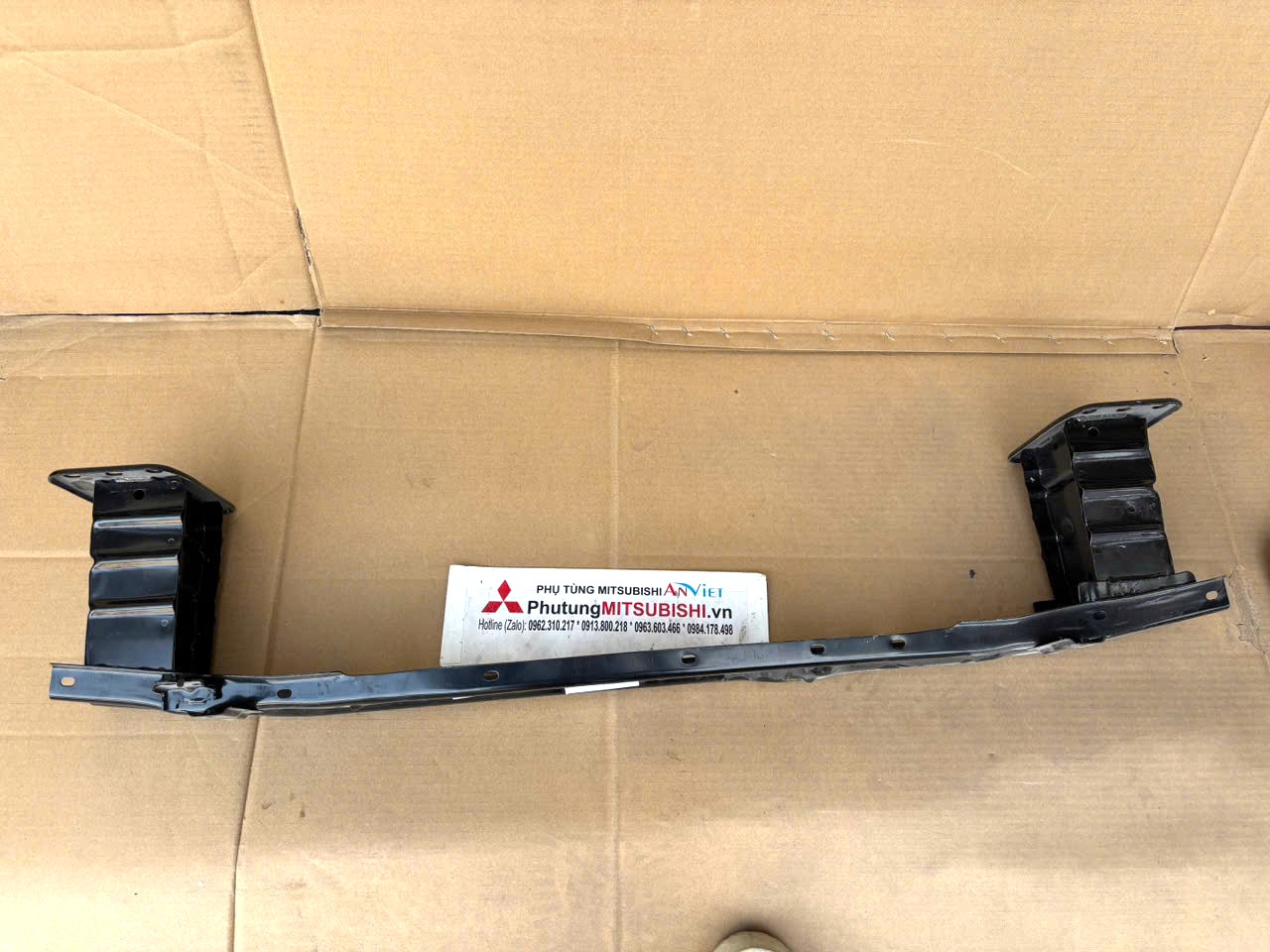 Xương giằng ngang đầu xe giữa đỡ cản trước Mitsubishi Destinator DST 62030B030P