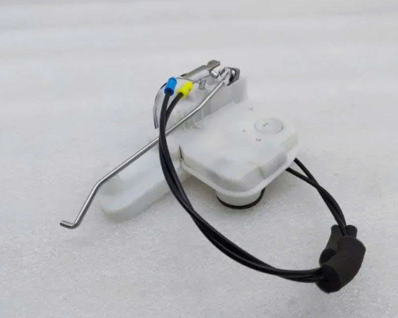 bãi 5715A775 Khóa ngậm cửa trước Lh Mitsubishi Outlander 5 giắc  - cơ cấu khóa cửa